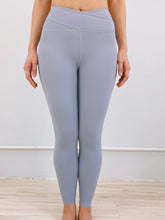 Load image into Gallery viewer, Diva Leggings - Blue Pale
