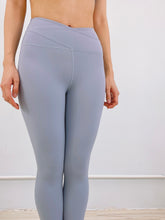Load image into Gallery viewer, Diva Leggings - Blue Pale
