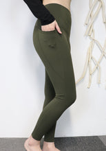 Load image into Gallery viewer, Pocketeer Leggings - Military Green
