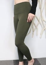 Load image into Gallery viewer, Pocketeer Leggings - Military Green
