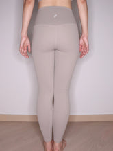 Load image into Gallery viewer, Inner Back Pocket Leggings - Earth
