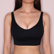 Load image into Gallery viewer, Contour Sports Bra - Jet Black
