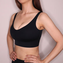 Load image into Gallery viewer, Contour Sports Bra - Jet Black
